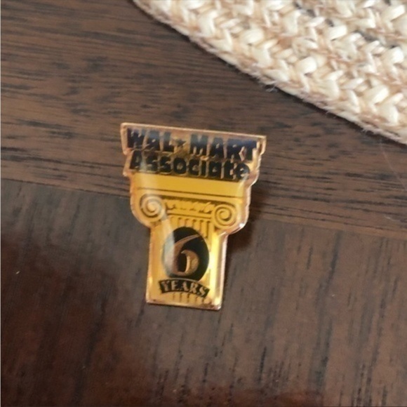 Vintage Walmart 6 Year Associate Pin
Good condition - Picture 1 of 3
